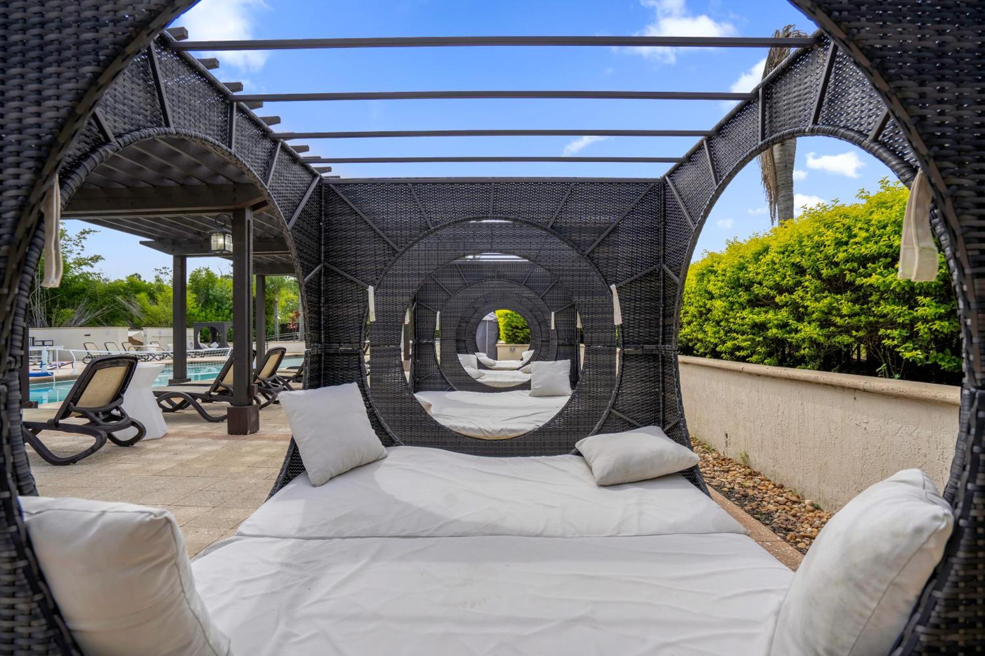 Cozy & Elegant 4Br Enchanted Townhouse - 1 Mile To Disney With Resort Pool, Gym, & Jacuzzi 올랜도 외부 사진