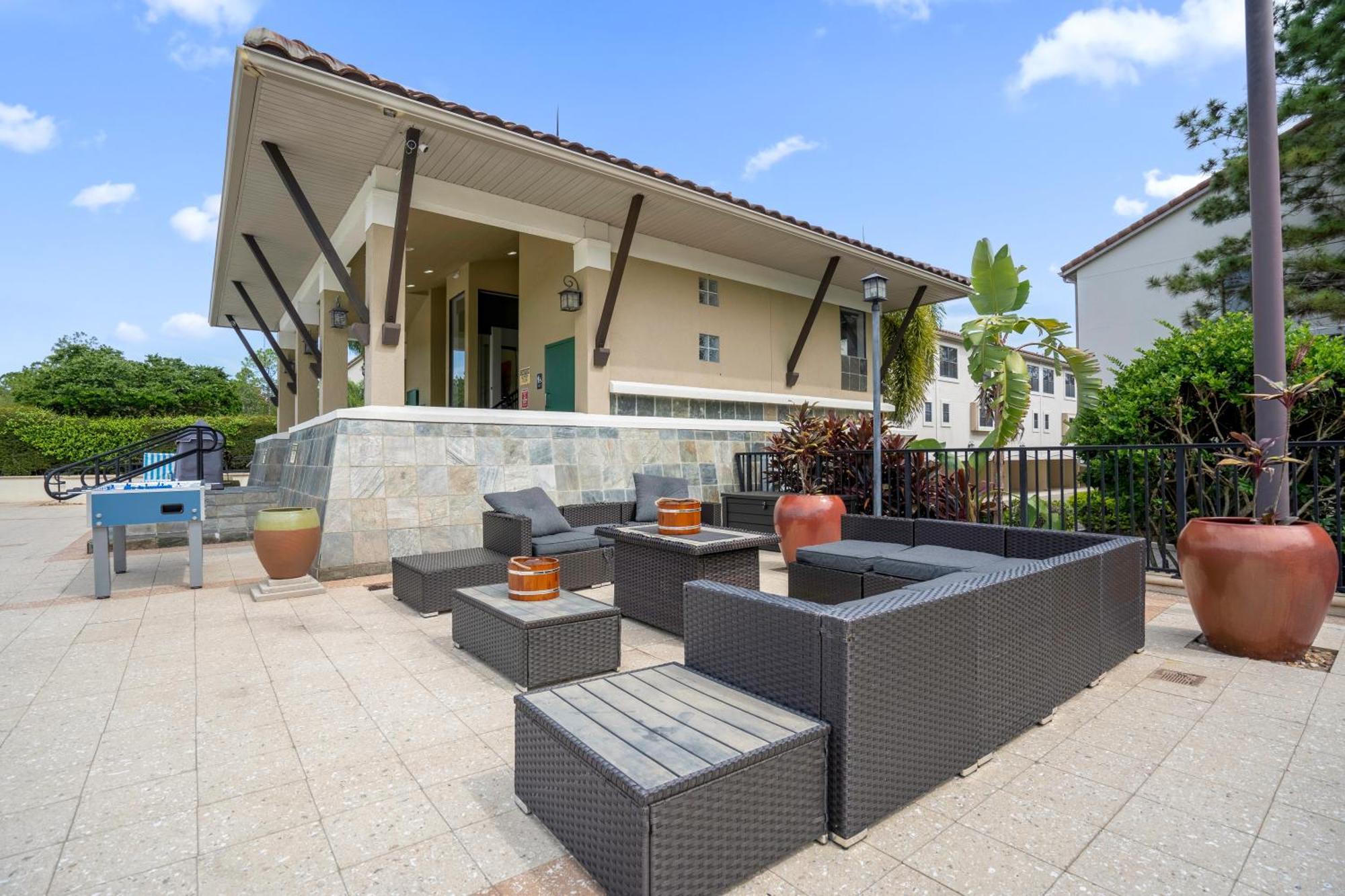 Cozy & Elegant 4Br Enchanted Townhouse - 1 Mile To Disney With Resort Pool, Gym, & Jacuzzi 올랜도 외부 사진