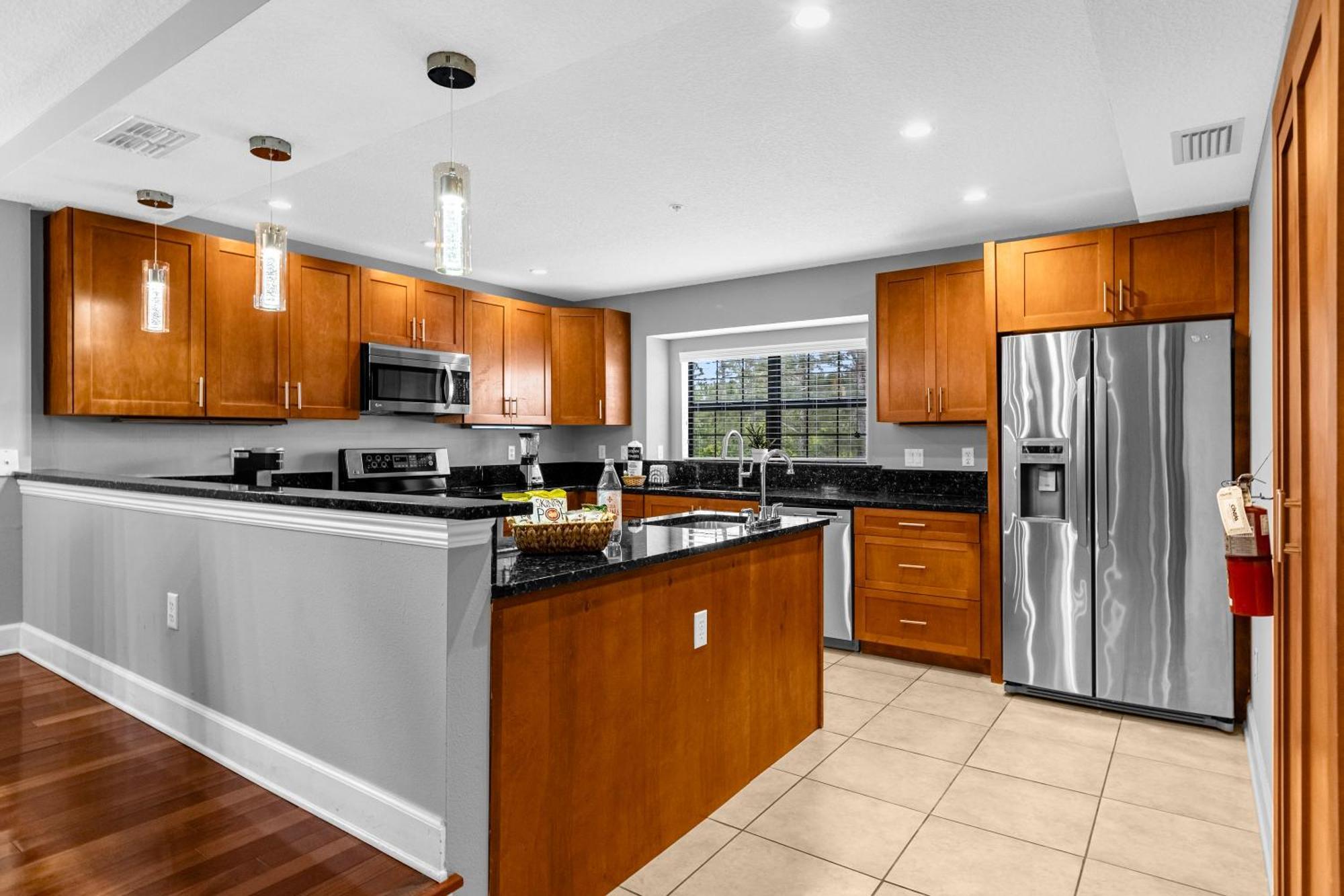 Cozy & Elegant 4Br Enchanted Townhouse - 1 Mile To Disney With Resort Pool, Gym, & Jacuzzi 올랜도 외부 사진